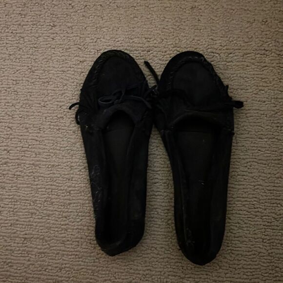 Minnatonka moccasins size 7 worn. Black - Picture 1 of 3
